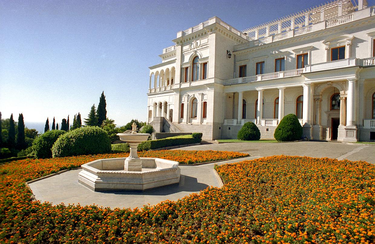 Самый красивый дворец Крыма Ливадийский?
