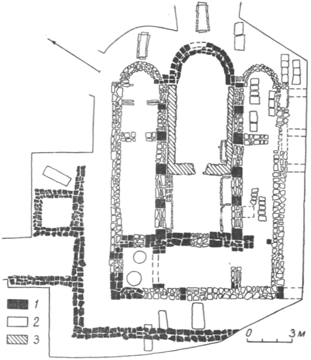 План Партенитском базилики (по Н.И. Репникову). 1 — остатки стен VIII в.; 2 — кладка XV в.; 3 — часовня XVI в., пристроенная к древней абсиде