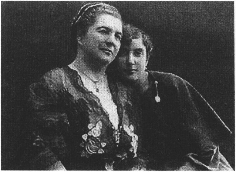 О.М. Соловьёва с дочерью Ксенией. Ялта, 1917 г.
