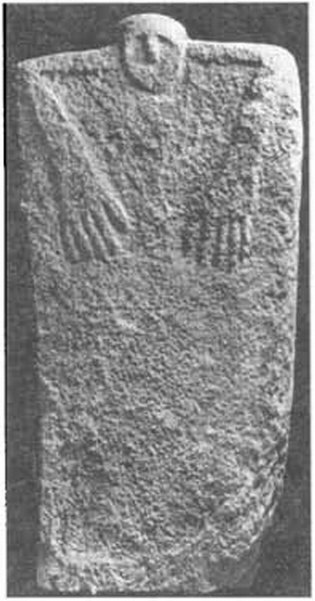 Антнопоморфное надгробие эпохи бронзы из оборонительной стены Тиритаки V в. до н. э