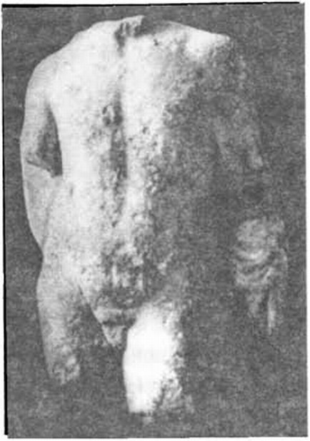 Фрагменты мраморного надгробия классического типа с изображением стоящего обнаженного юноши-атлета (?) из Херсонеса