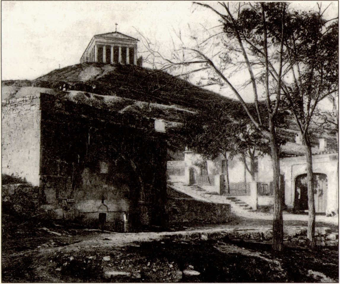 Армянский фонтан XVI в. у подножия Митридатского холма. Фотооткрытка нач. XX в