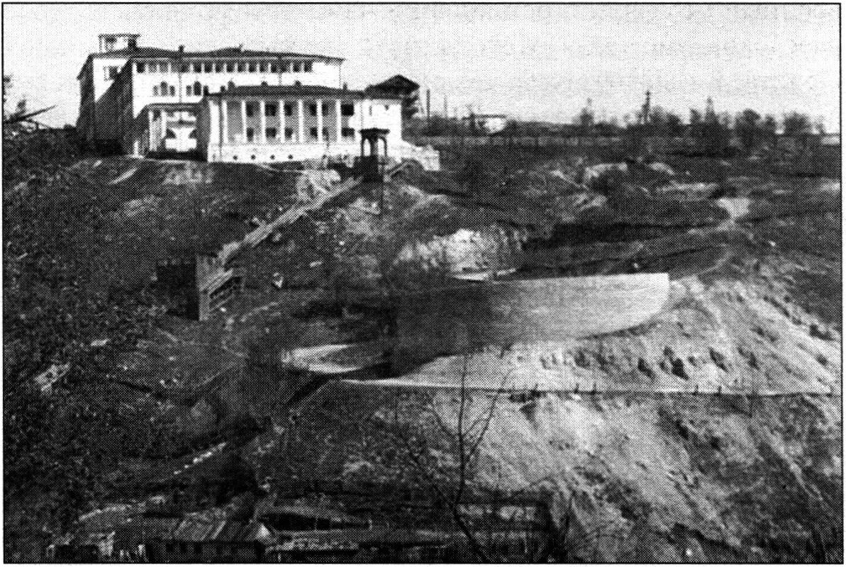 Дом отдыха ЦИК «Красная глинка» имел восемь этажей, шесть корпусов и даже бомбоубежище глубокого залегания для номенклатурных персон. Фото 1934 года
