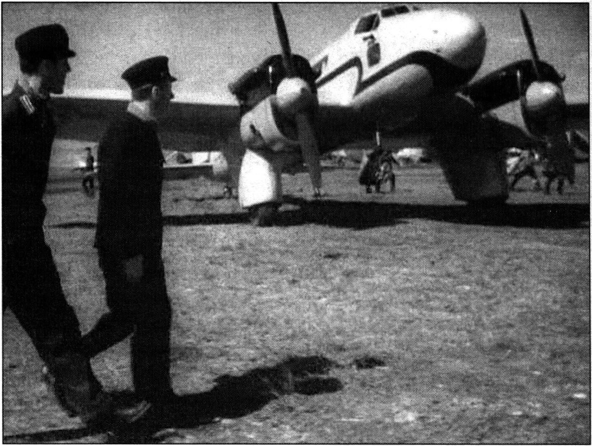 Самолет ПС-89 со специально переделанным салоном стал основной машиной, доставлявшей руководство страны в Симферополь на отдых. Центральный аэродром имени М.Ф. Фрунзе. Фото 1941 года