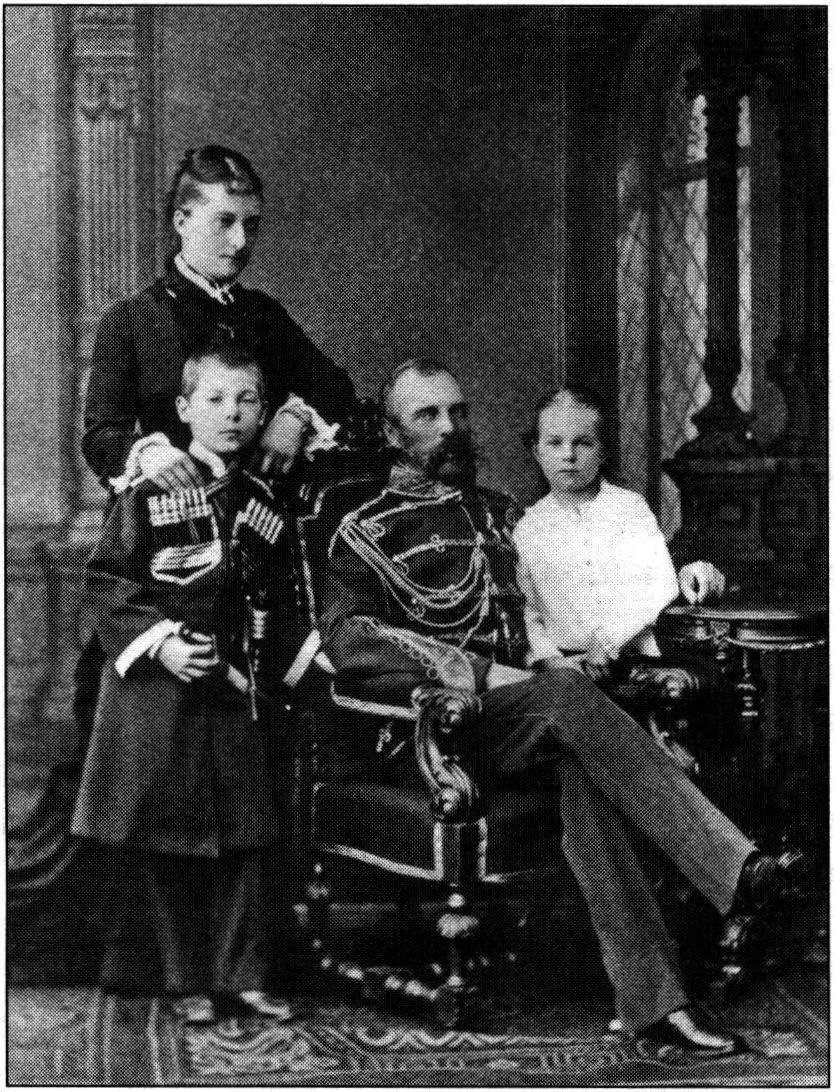 Император Александр II со второй супругой Екатериной Долгорукой и детьми