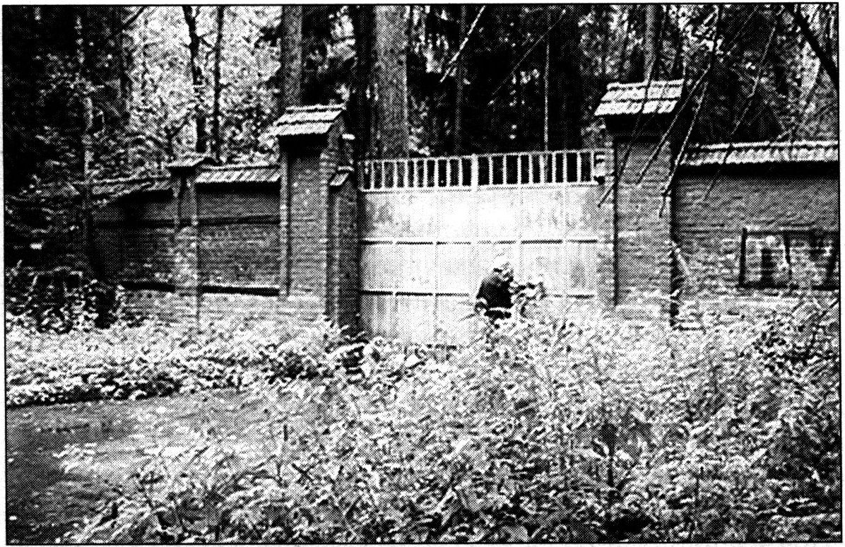 За этими воротами на объекте «Зубалово-4» в период 1919—1932 годов жил И.В. Сталин с семьей