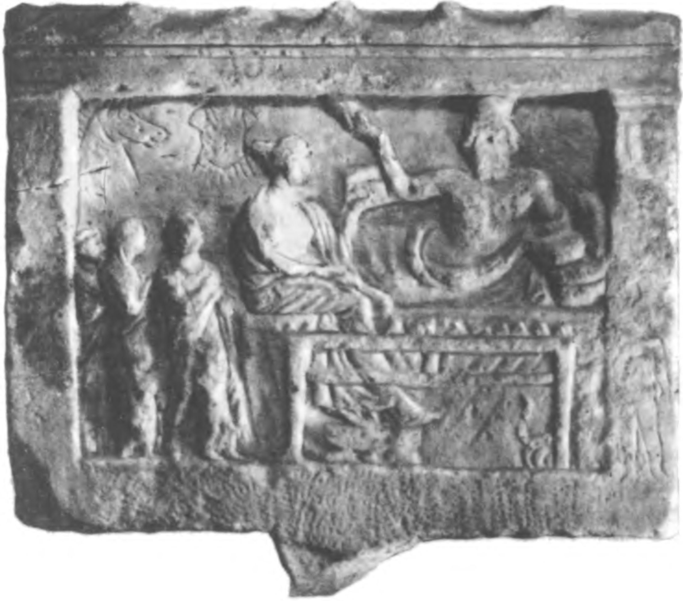 Рис. 11. Мраморный рельеф с изображением пира в честь умершего. IV в. до н. э.