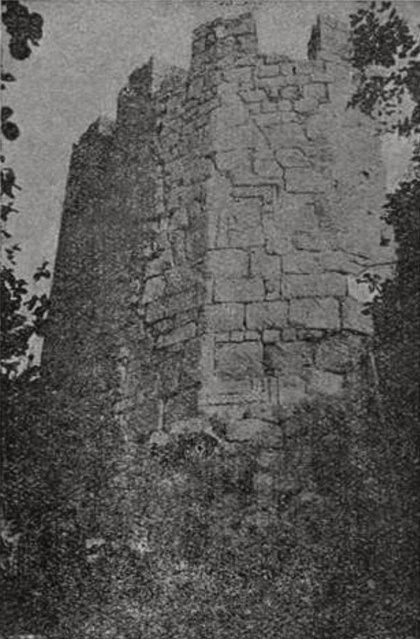 Тип башни в оборонительной стене Мангупа (фот. Херсон. музея)