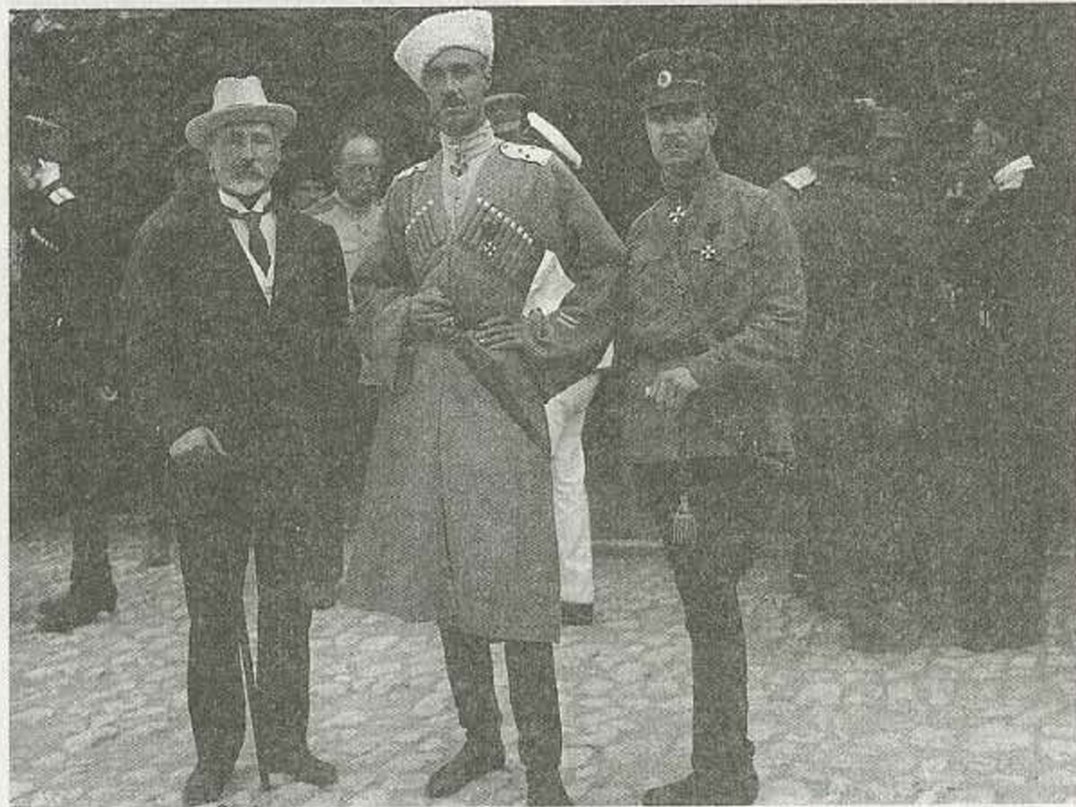 Генерал барон П.Н. Врангель с А.В. Кривошеиным и генералом П.Н. Шатиловым