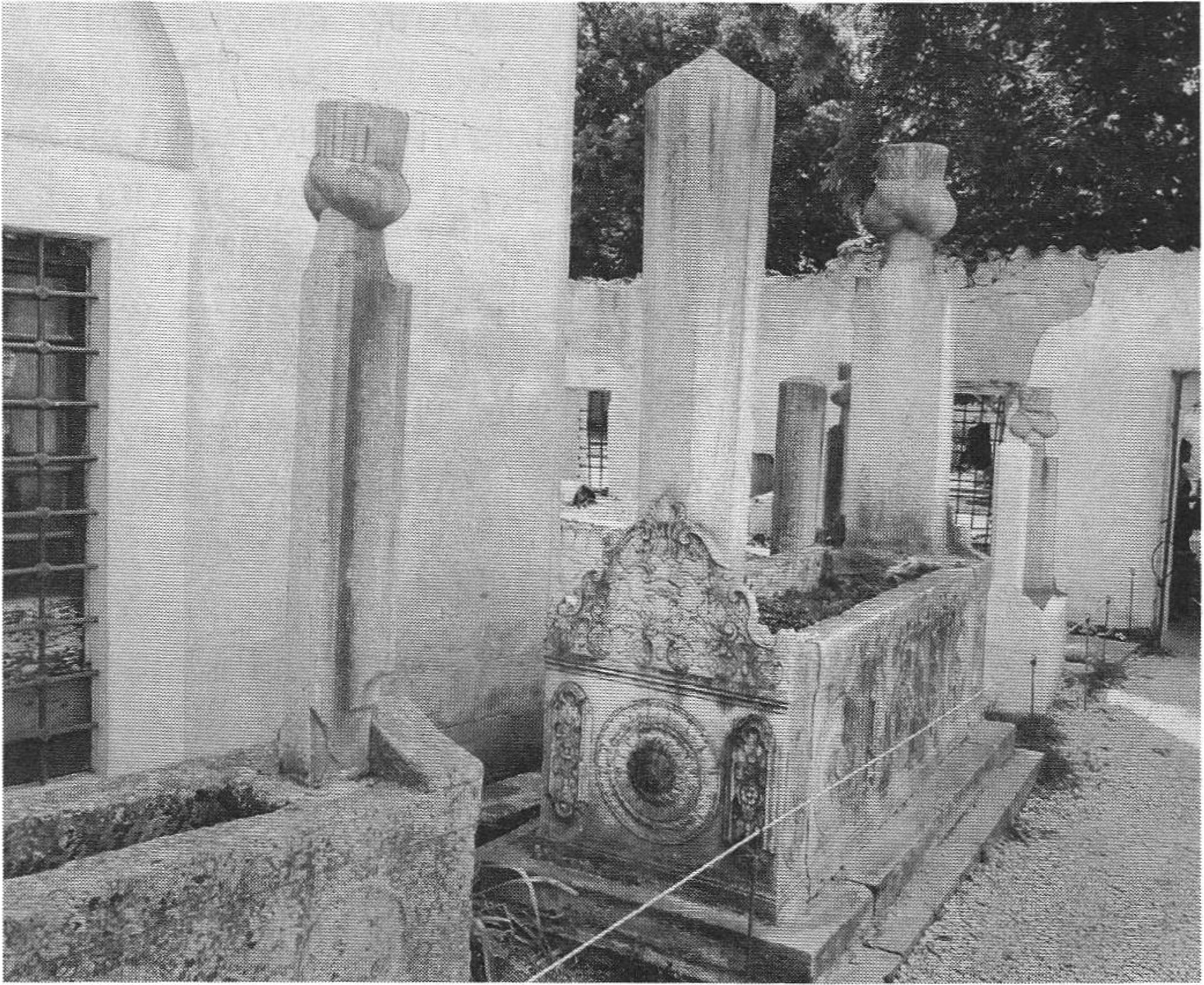 Надгробие на могиле Крым-Гирея в Хан-сарае Фото автора
