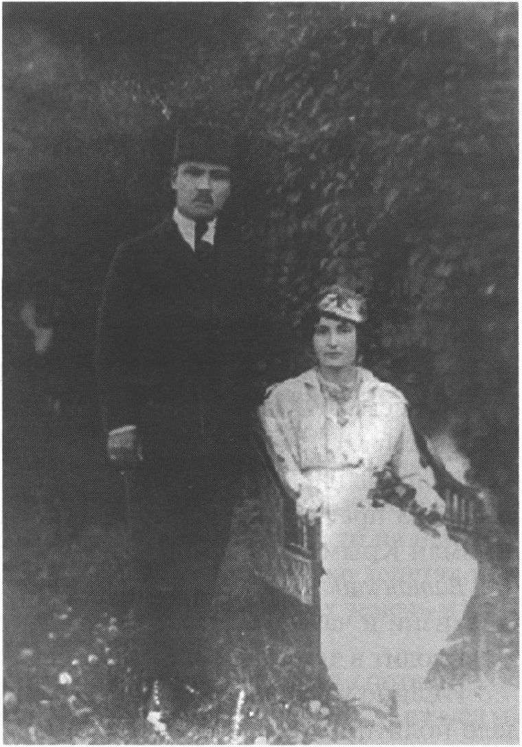 Амет Озенбашлы с женой. Из коллекции издательства «Тезис»