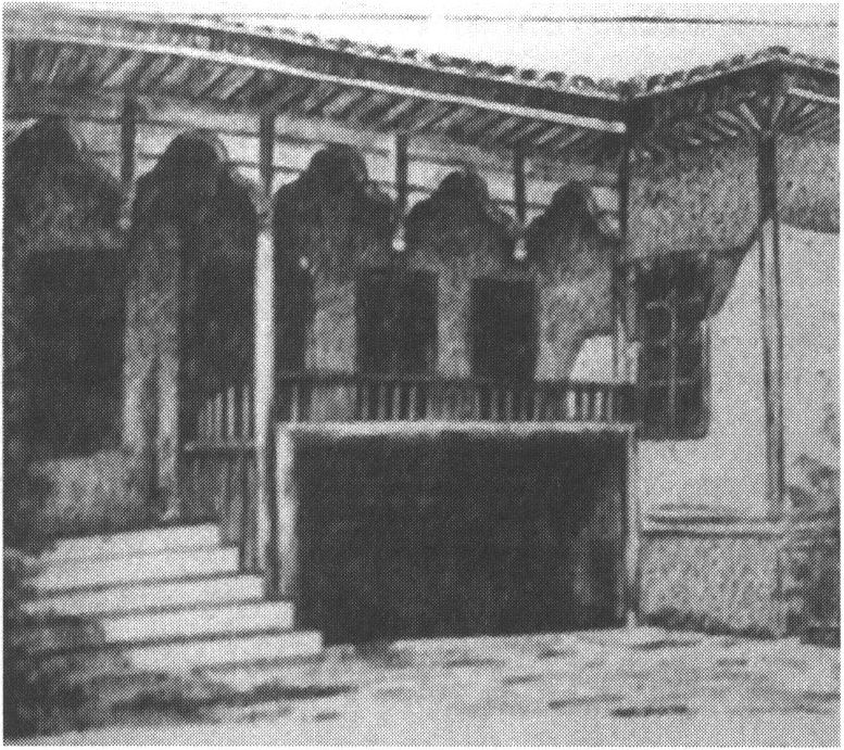 Дом Бабовича в Гёзлёве, вид со двора. Фото начала XX в. Из коллекции издательства «Тезис»