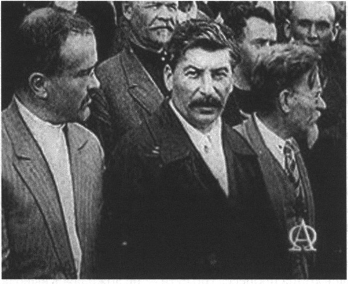 Сталин в 1920-х гг. Рядом Молотов и Калинин. Фото неизвестного автора