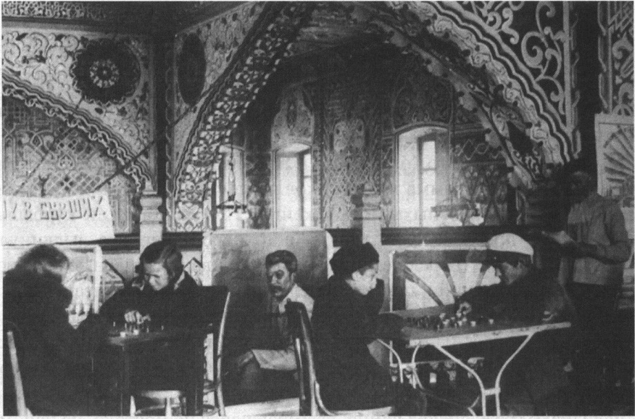 Храм, превращённый в 1920-е гг. пионерский клуб. Фото из Politikens. Bd. III