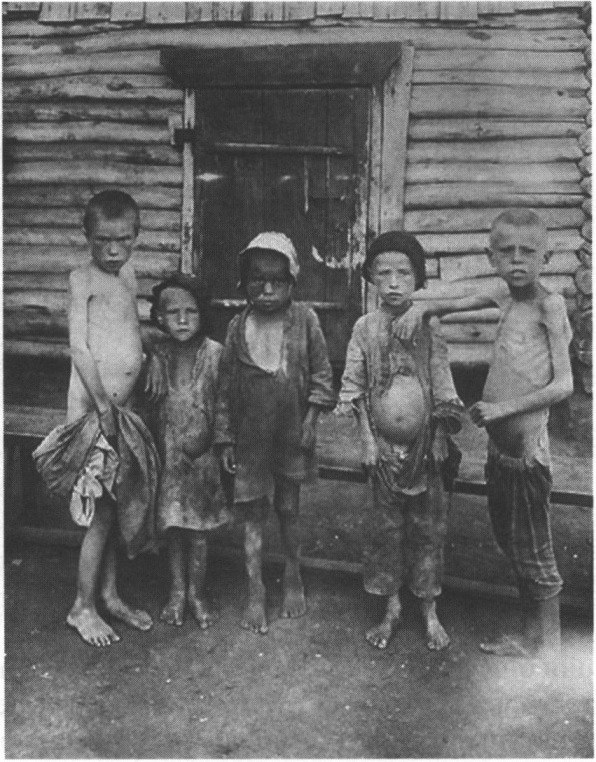Голодающие дети. Фото Ф. Халлера. 1921 г. Из архива Международного Красного Креста