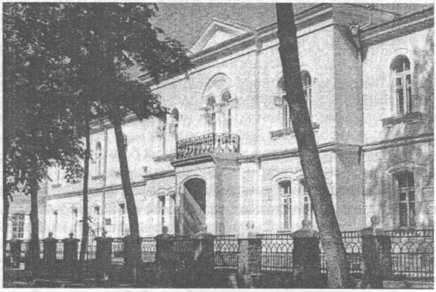 Здание Духовной семинарии (ул. Героев Аджимушкая, 7)