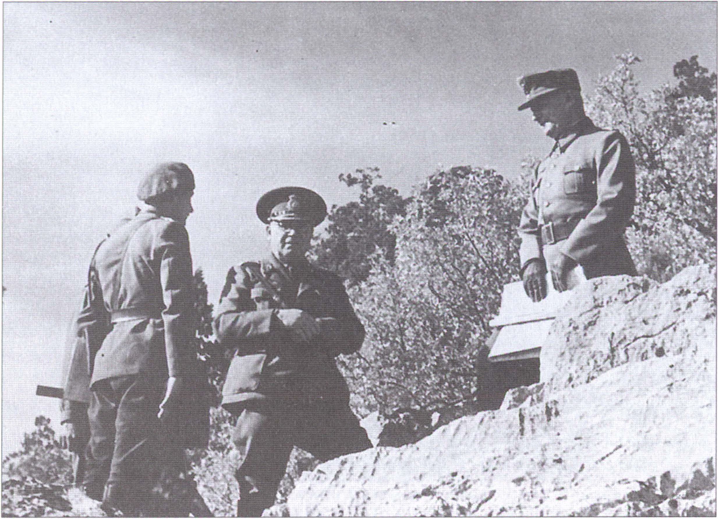 Румынский генерал Уго Шваб и немецкий генерал Рудольф Конрад в Крыму. 27 февраля 1944 г.