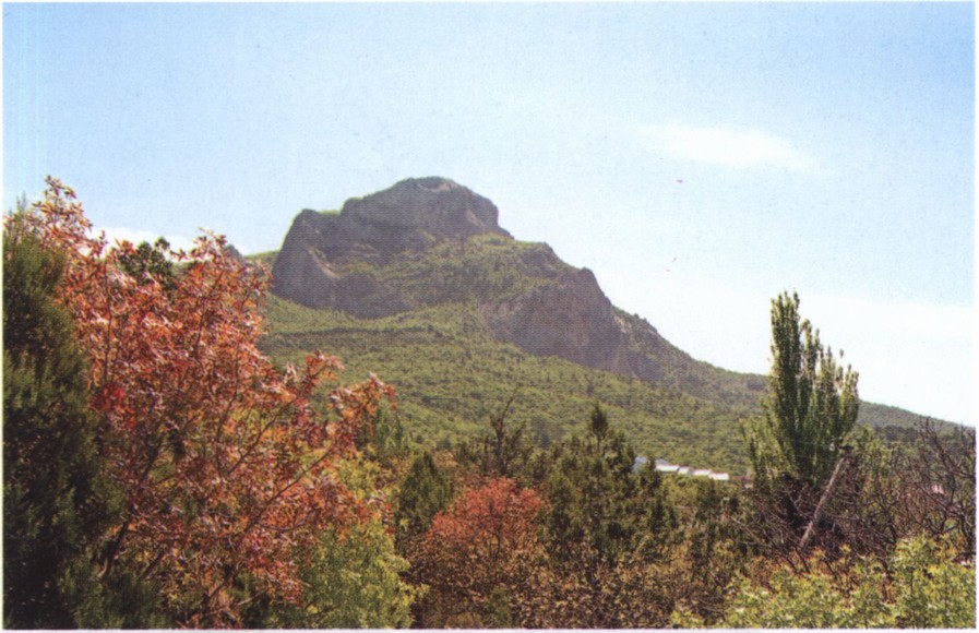 Вид на гору Ильяс-Кая с запада. Фото Е. Брянцева