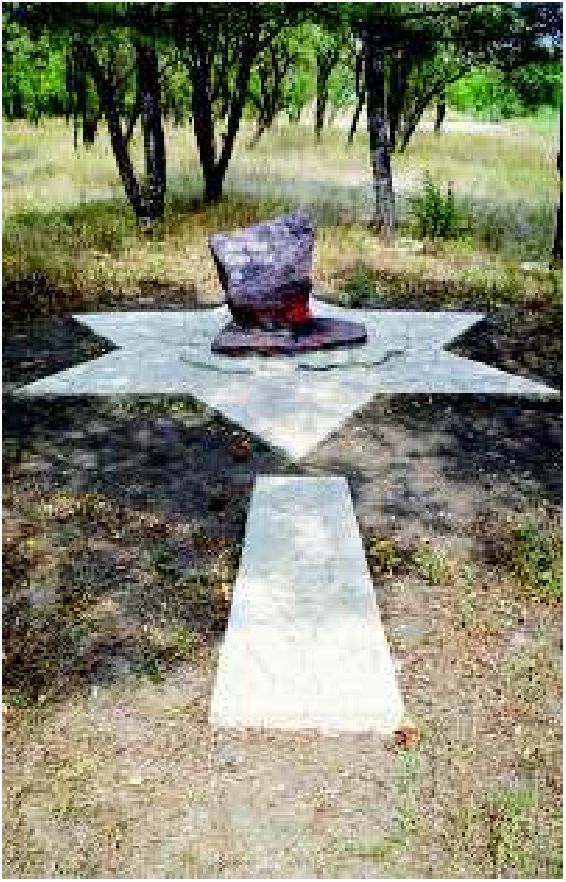 Памятный знак погибшим евреям Феодосии. Фото: Г. Россоланский, 2005