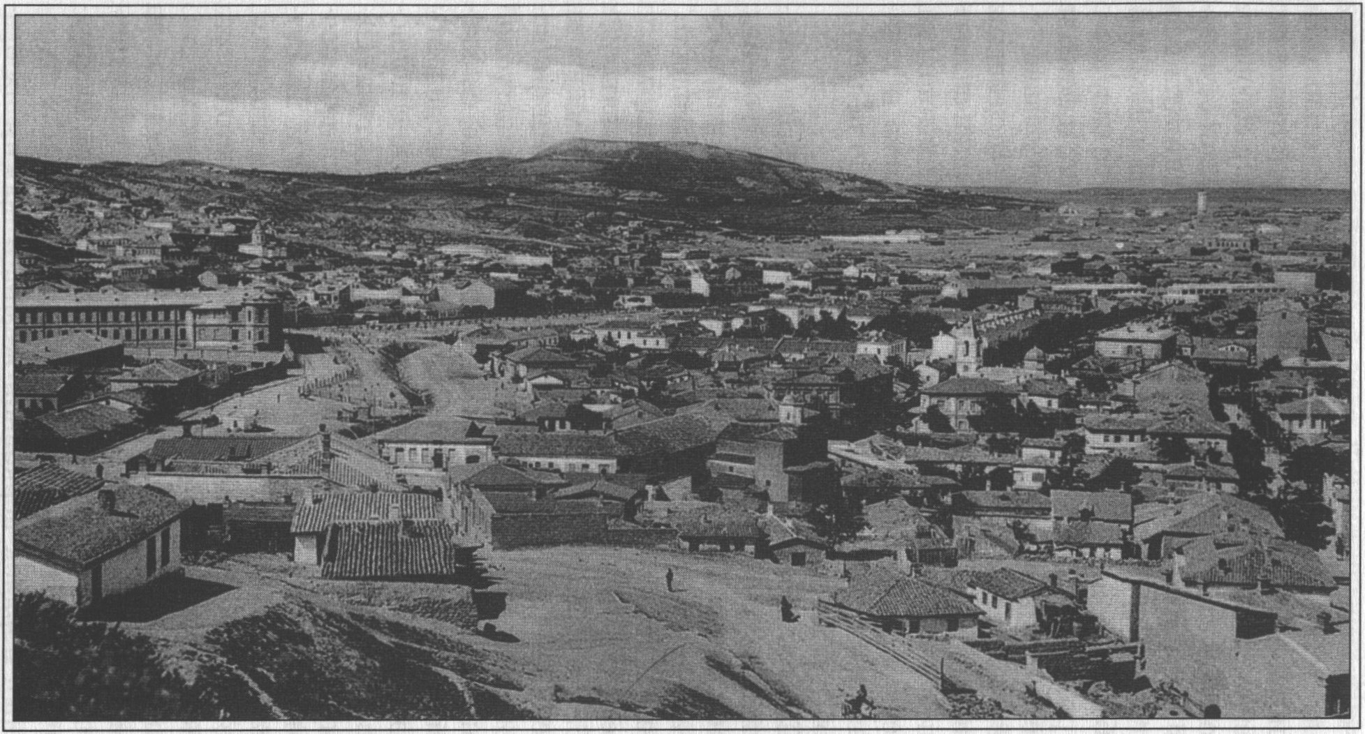 Панорама города с Никольским храмом (справа). Открытка начала XX в.