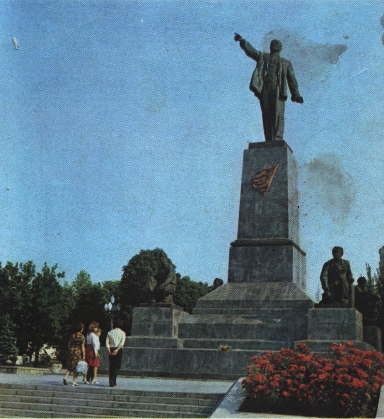 Памятник В.И. Ленину. The Monument to V.I. Lenin