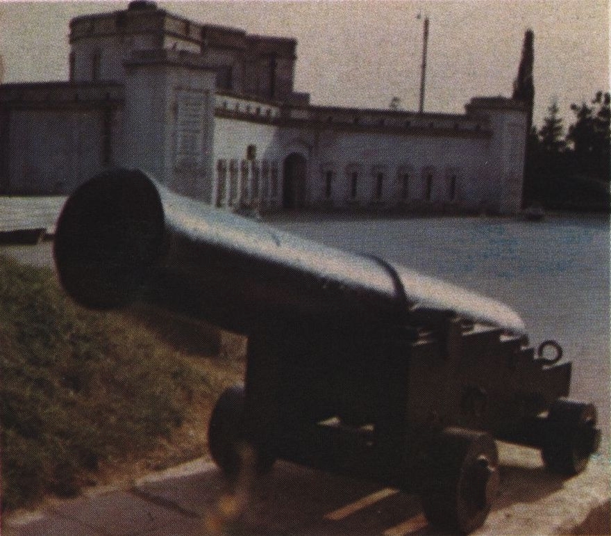 Оборонительная башня Корниловского бастиона на Малаховом кургане. The defensive tower of Kornilov's Bastion on Malakhov Mound