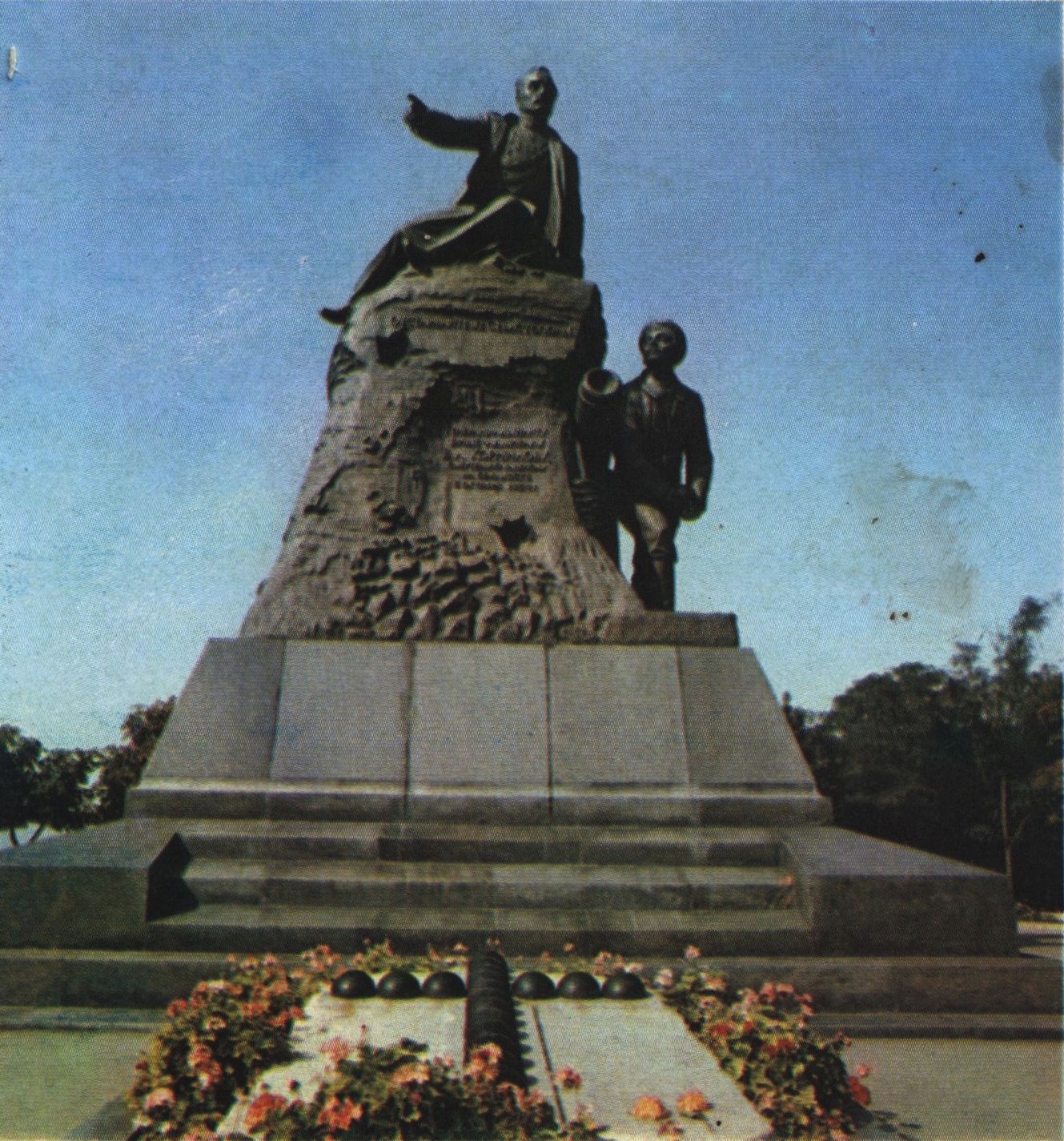 Памятник адмиралу В.А. Корнилову на Малаховом кургане. The Monument to Admiral V.A. Kornilov