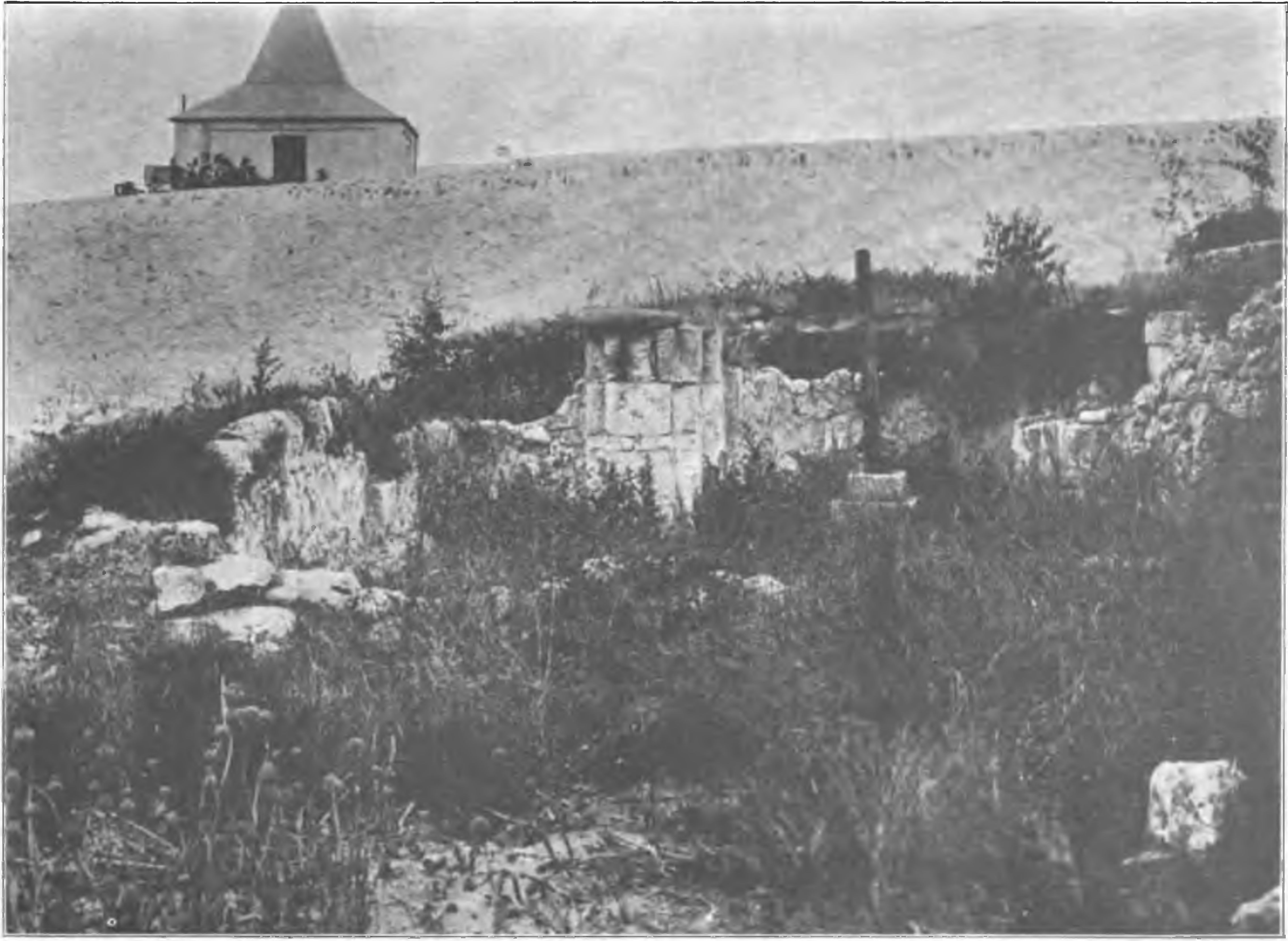 Рис. 88. Храм в монастырском саду