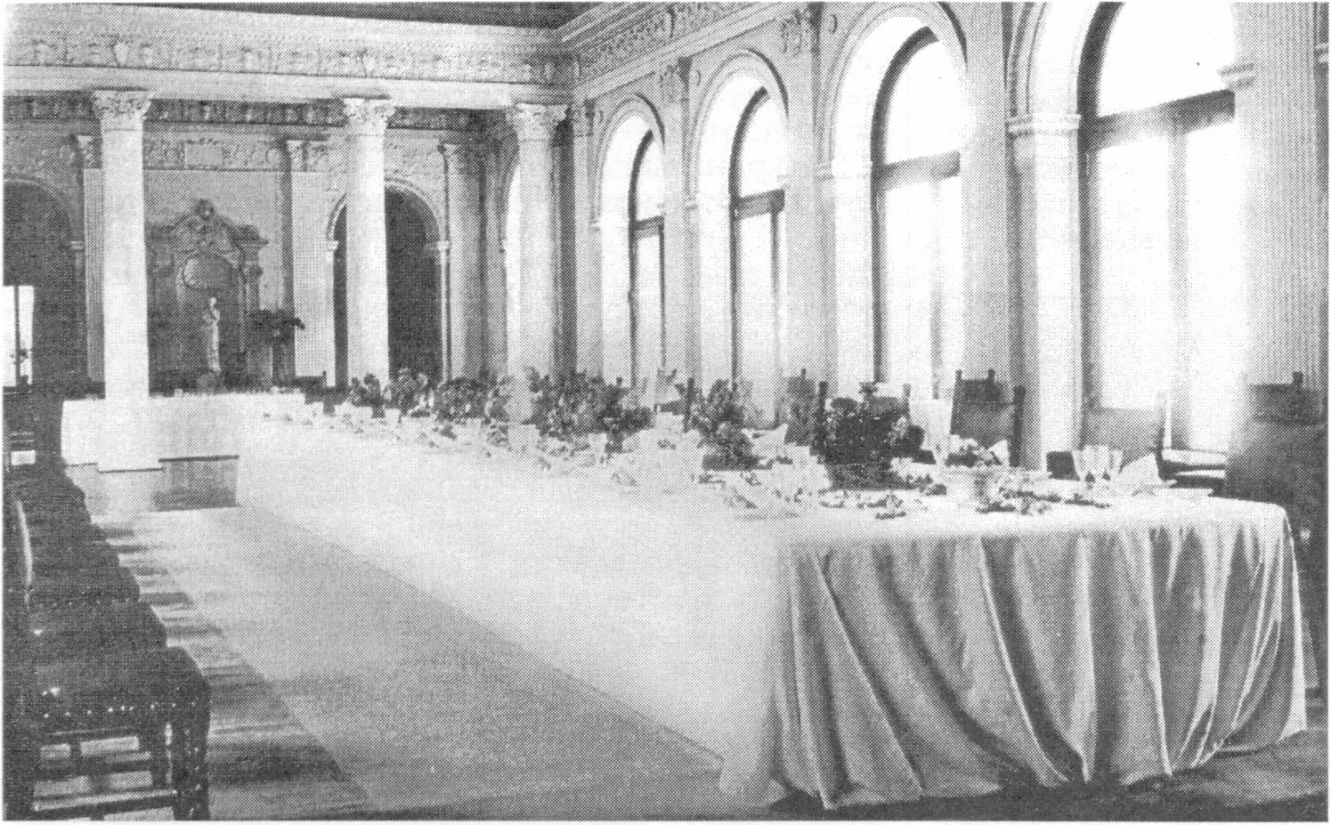 Парадная столовая Ливадийского дворца. «Белый зал»