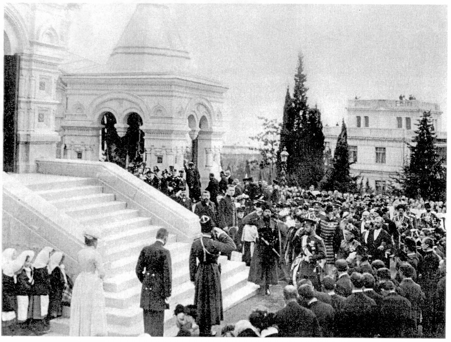Ялта. Освящение Собора Александра Невского. В центре — Николай II и Александра Федоровна. 5 декабря 1902 года