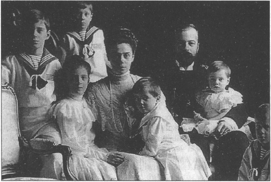 Великий князь Александр Михайлович с женой Ксенией Александровной и детьми. 1900-е гг.