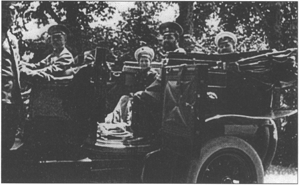 Цесаревич Алексей в автомобиле. Ливадия. Фото 1913 г.
