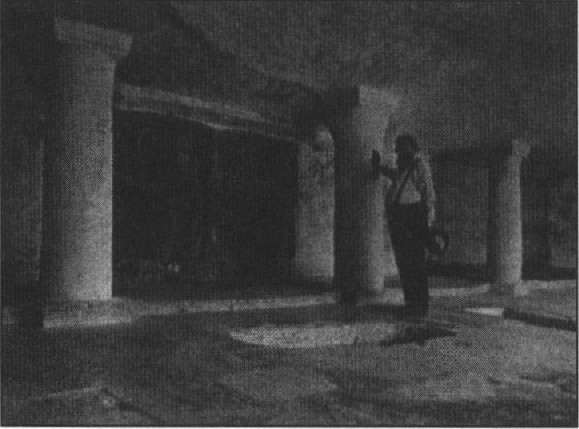 Внутренний вид пещерной церкви Успения Божией Матери. (70-е гг. XX века)