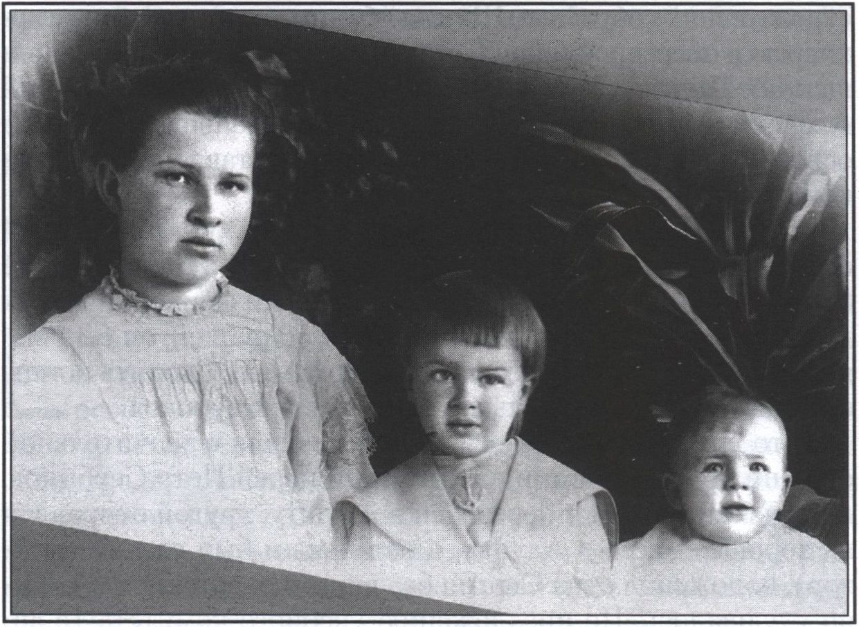Дети протоиерея Сергия Щукина — Наталья, Алексей, Мария. Ялта. 11 мая 1912 г.