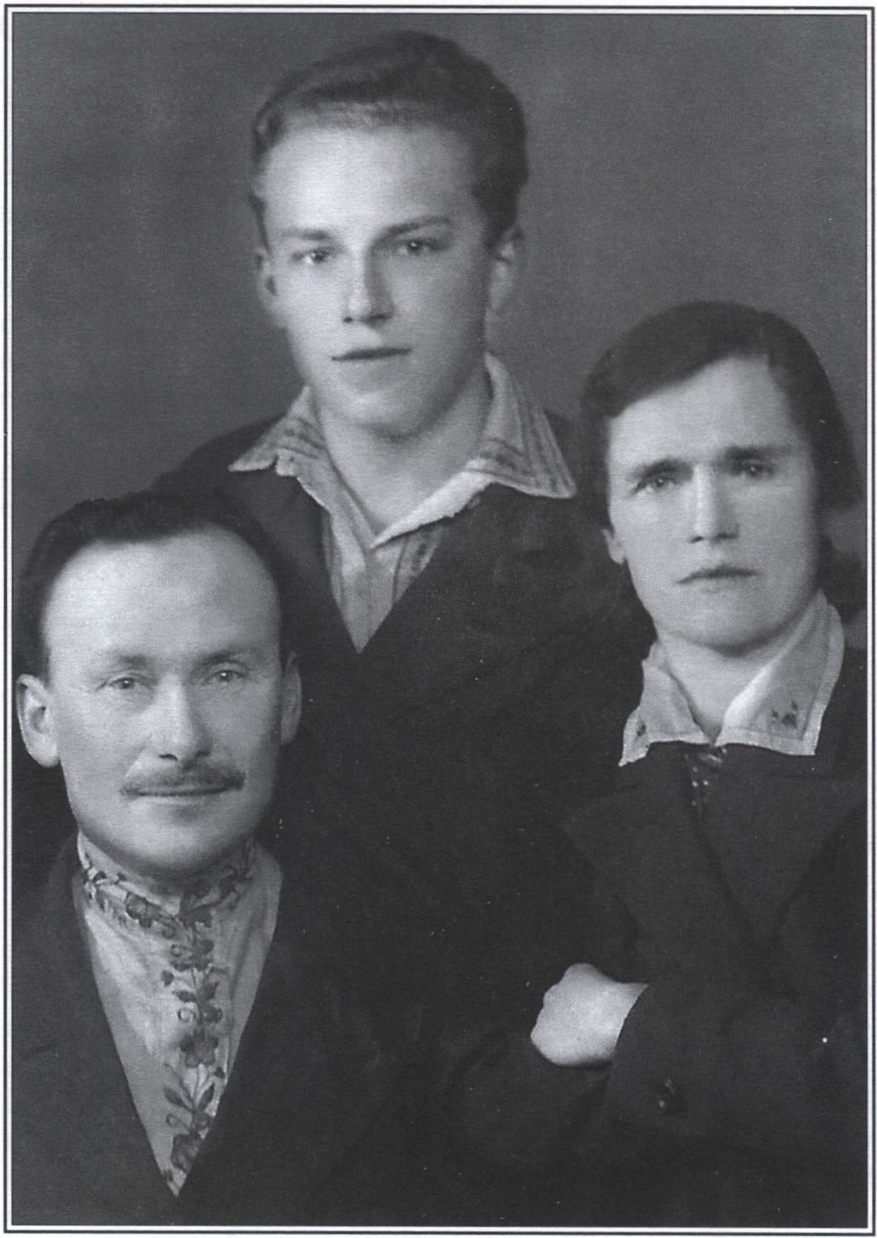 А.П. Моссейчук с женой и сыном, 1939 г. Публикуется впервые