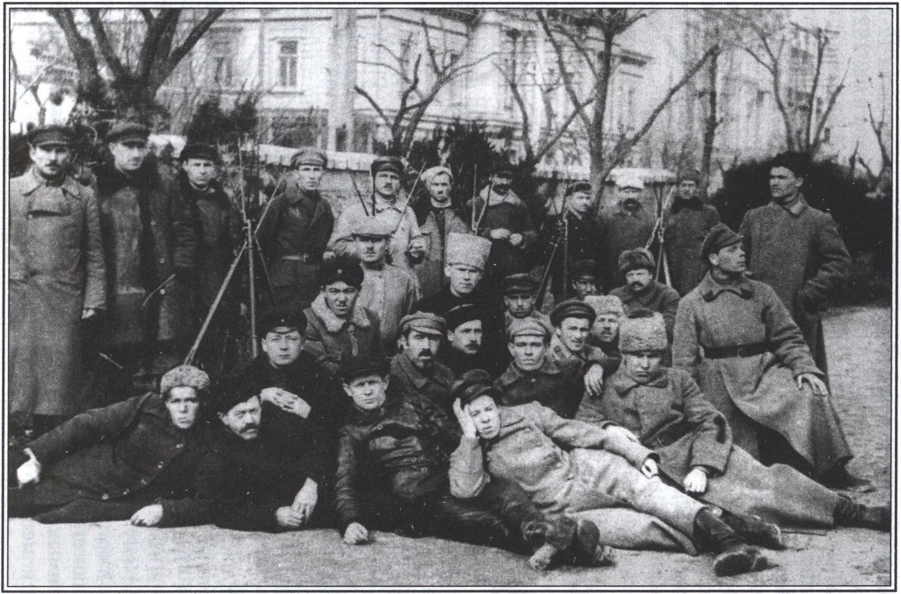 1-я рота 2-го горнострелкового батальона, уничтожавшая остатки белогвардейцев в крымских лесах и горах. Фото 1921 г. Из фондов ЯИЛМ