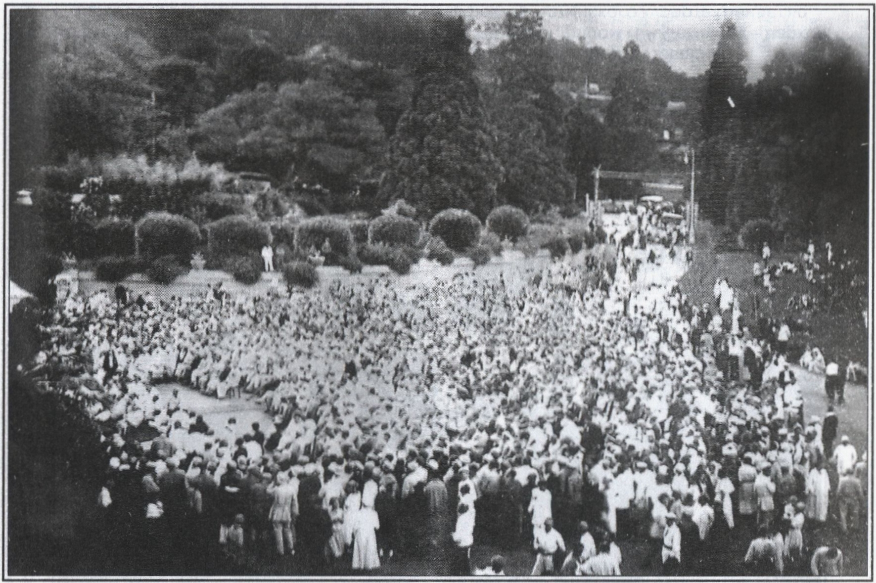 Митинг в Ливадии, посвященный открытию крестьянского санатория 28 июня 1925 года. Из фондов ЯИЛМ